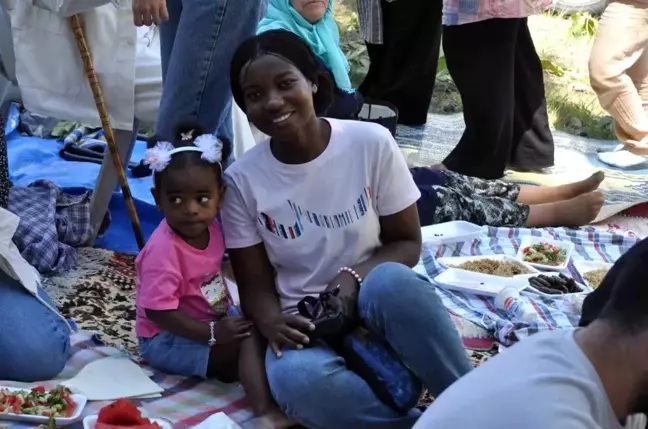 Mozambikli Öğrenci Bolu'da Karapınar Bayramı'na Hayran Kaldı