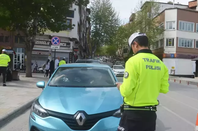 Merzifon'da yapılan denetimlerde 8 araç trafikten men edildi