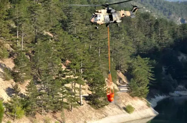 Bolu'da 72 Saatte Kontrol Altına Alınan Orman Yangınına Helikopterlerden Destek