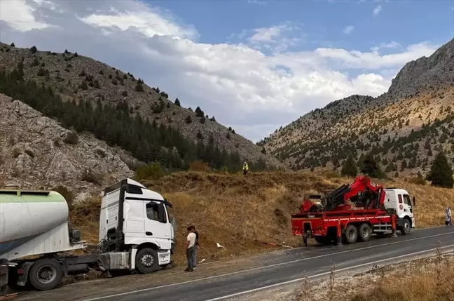 Kahramanmaraş-Göksun kara yolu tır kazası nedeniyle ulaşıma kapandı