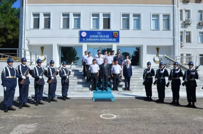 Edirne Valisi Sezer, Jandarma Komutanı ve Tugay Komutanını ziyaret etti