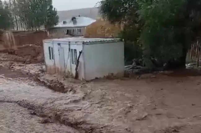 Van'da sağanak sel felaketine neden oldu