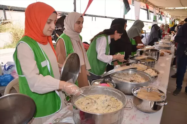 Yüksekova'da Filistin İçin Kermes Düzenlendi