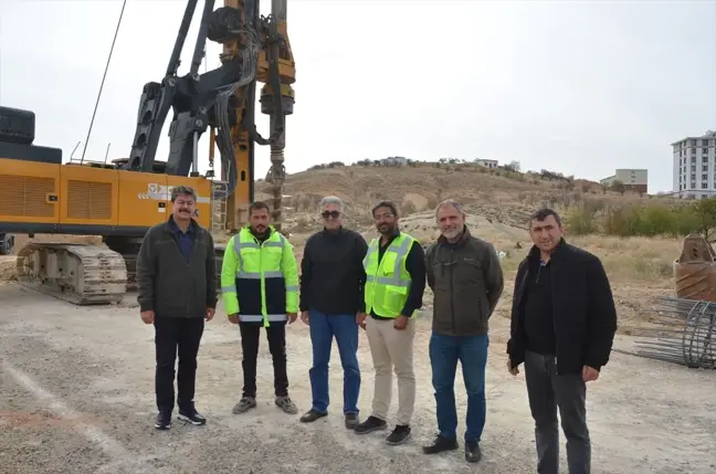 Kırşehir'deki Önemli Projeler İçin İnşaatlar Başladı