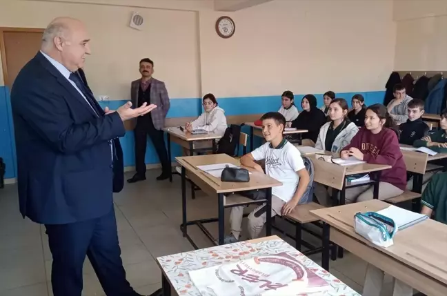 Ercan Gültekin'den Öğrencilere LGS ve Türkiye Yüzyılı Maarif Modeli Bilgilendirmesi