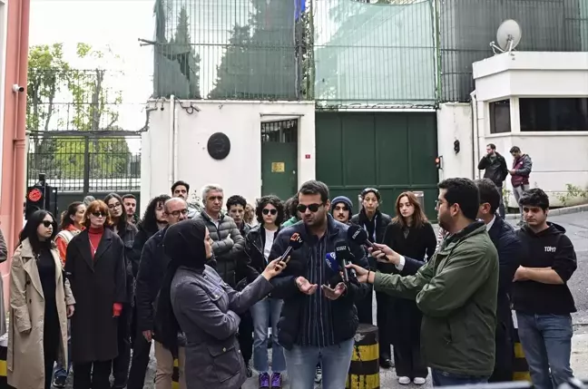 İtalya'da Eğitim Hakkı Kazanan Öğrenciler Vize Mağduriyetini Protesto Etti