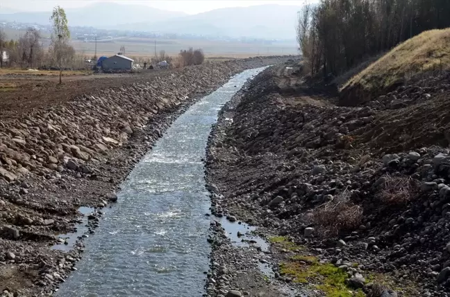 Muş'ta Tarım Arazileri İçin Dere Islah Çalışmaları Başladı