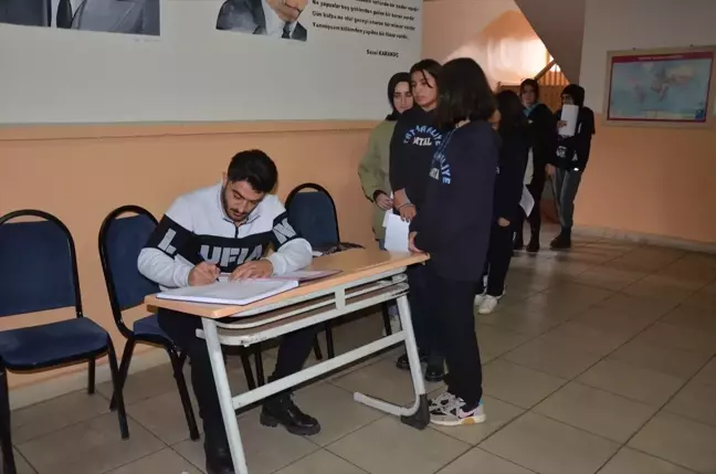 Muş'ta Öğrencilere Skolyoz Taraması Başlatıldı