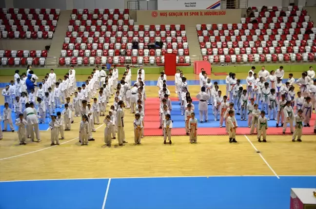 Muş'ta Karate Kuşak Terfi Töreni Düzenlendi