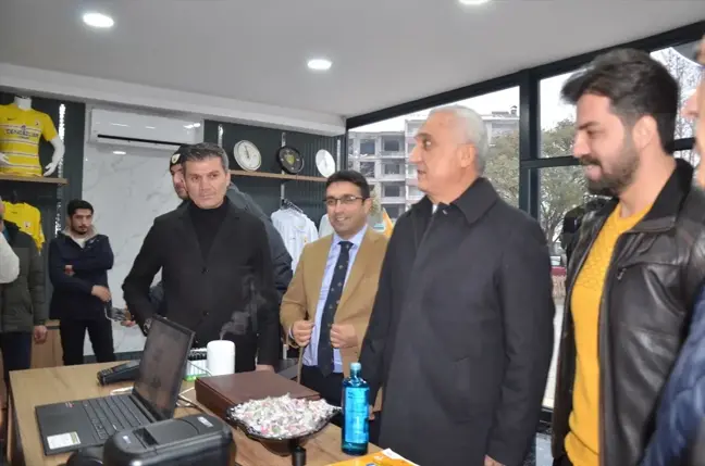 Muş Valisi Avni Çakır, Muşspor Store'yi Ziyaret Etti