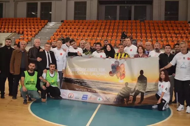 Kocaeli'de Engelliler Günü Etkinliğinde Protokol Üyeleri Futsal Maçı Yaptı