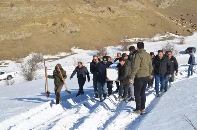 Kaya Parçasının Isabet Ettiği Minibüste Ağır Yaralanan Çocuk Hayatını Kaybetti