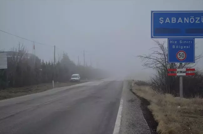 Çankırı-Ankara Kara Yolunda Yoğun Sis Ulaşımı Zorlaştırıyor