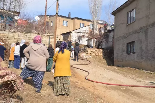 Yüksekova'da Yangın: Bir Ev Kullanılamaz Hale Geldi