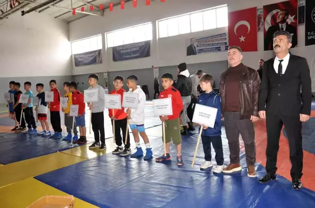 Depremde hayatını kaybeden sporcuların ansına güreş turnuvası