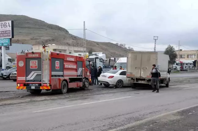 Cizre'de Otomobil ve Kamyonet Çarpıştı: 5 Yaralı