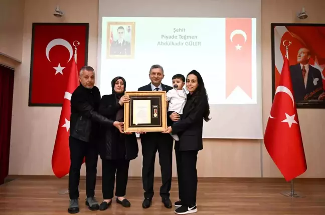 Antalya'da şehit aileleri ve gazilere devlet övünç madalyası verildi