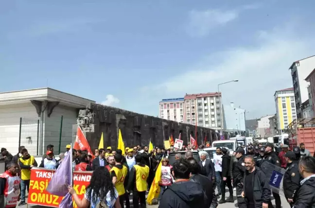 Kars'ta 1 Mayıs Kutlamalarında Gergin Anlar