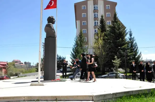 Azerbaycan'ın Kurucu Lideri Haydar Aliyev 102. Doğum Gününde Anıldı