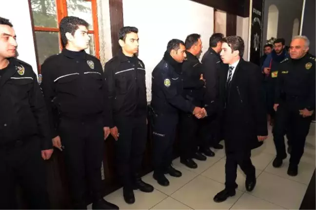 Üniversiteli Öğrencilerden Çevik Kuvvet'e Başsağlığı Ziyareti