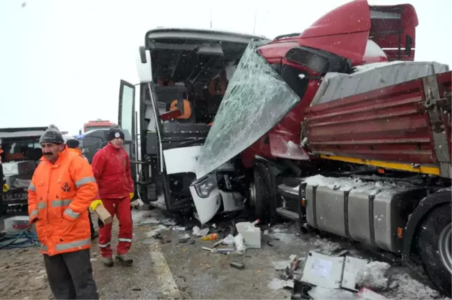 Dha Yurt;sivas' Ta Buzlanma, Trafik Kazalarına Yolaçtı