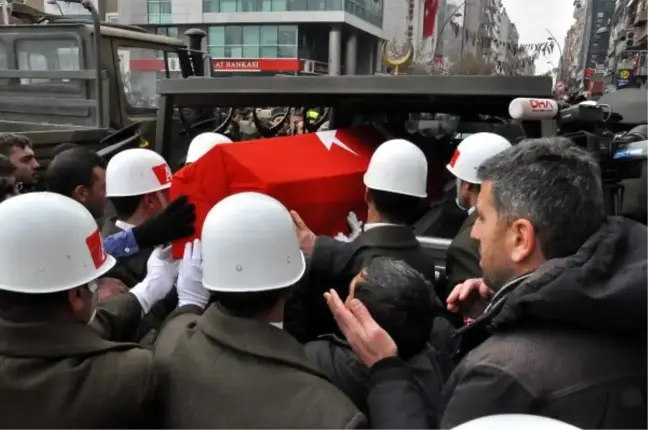 El Bab Şehidi Astsubay Pınar'ı, Elazığ'da 5 Bin Kişi Uğurladı