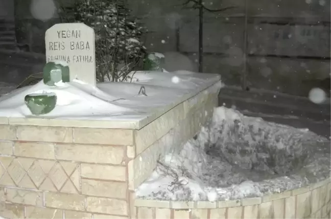 Tekirdağ'da Kar Yağışını Fırsat Bilen Hazine Avcıları Türbeyi Kazdı