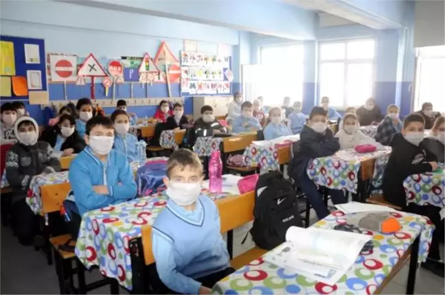 Çerkezköy'de Kötü Koku Nedeniyle 'Maskeli' Eğitim