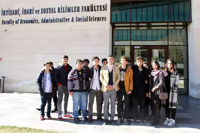 Üniversite Adayları Sınavsız Hkü'ye Girdi