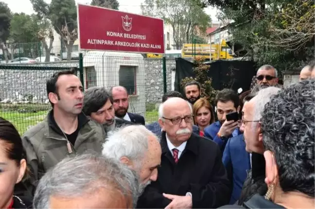 Bakan Avcı, Basmane'deki Tarihi Mekanları Gezdi