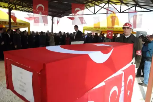 Dha Yurt - Şehit Yüzbaşı'nın Cenazesi Gaziantep'te (2)