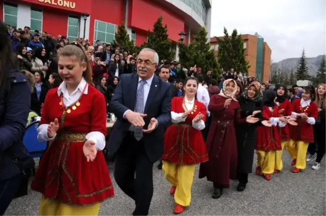 Tokat'ta Protokol Üyeleri Nevruz Ateşinden Atladı