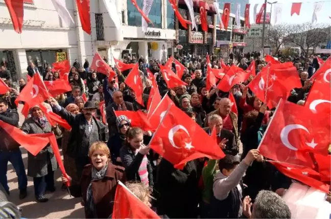 CHP Genel Başkan Yardıımcısı Cankurtaran 'Hayır' Pilavı Dağıttı