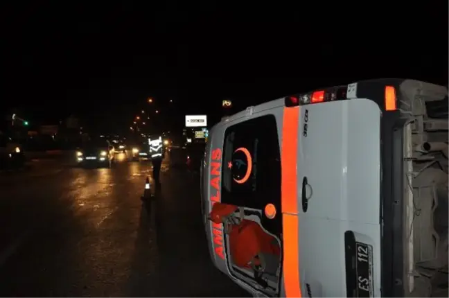 Tarsus'ta Ambulans ile Otomobil Çarpıştı: 4 Yaralı