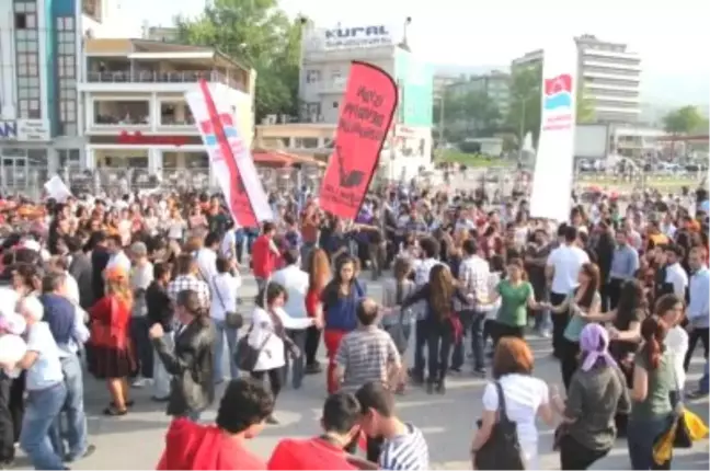 Derleme- İstanbul'da 1 Mayıs Emek ve Dayanışma Günü'ne İlişkin Haberlerimizi Derleyerek Yeniden...