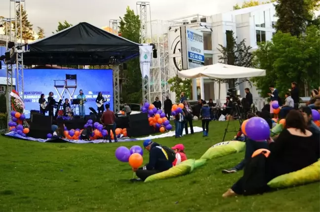 Uçan Süpürge 20'inci Yaşını Festival Açılışıyla Kutladı