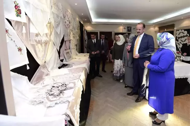 Mamak'ta El Emeği Ürünler Vatandaşın Beğenisine Sunuldu