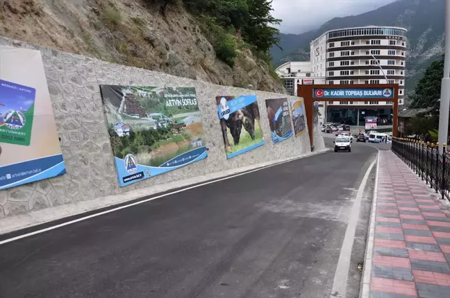 Artvin'de 10 Milyon Liralık Bulvar Trafiğe Açıldı