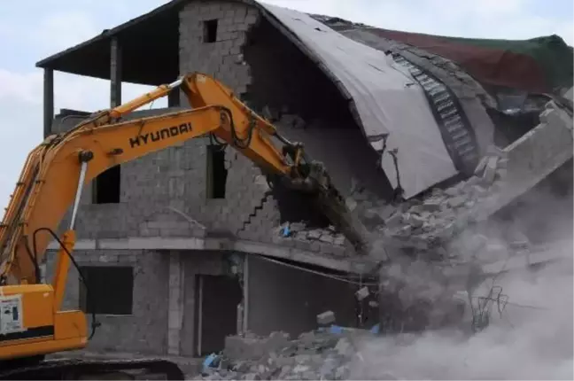Akademisyen Bülbül'ün Kaçak Bağevi Yıkıldı