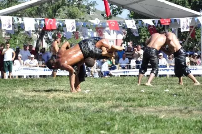 Beylikdüzü'nde 2'nci Geleneksel Yağlı Güreş Festivali Yapıldı