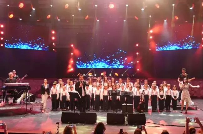 Kayahan, Büyükçekmece Festivali'nde Şarkılarıyla Anıldı