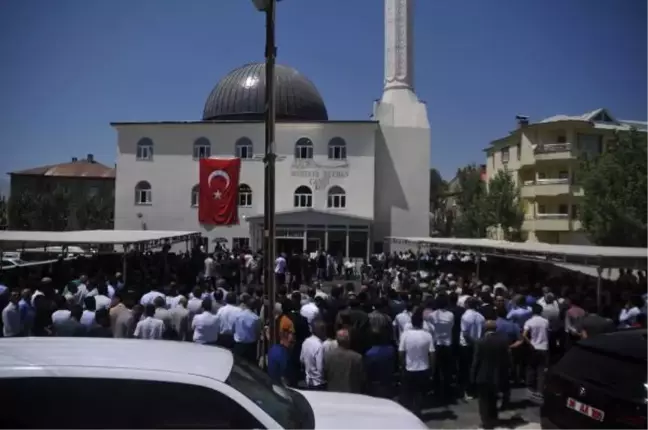 Yüksekova'da Mustafa Zeydan Camisinin Açılışına 5 Bin Kişi Katıldı