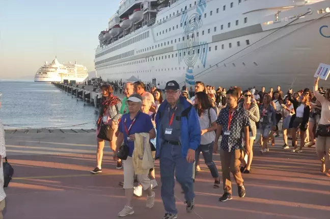 Kuşadası Limanı'nda Yoğunluk