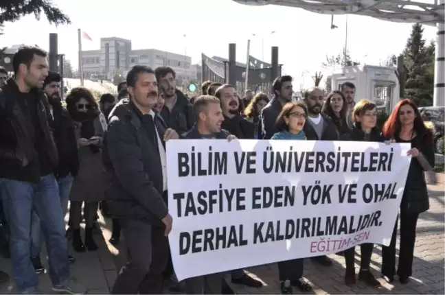 İzmit'te Eğitim-Sen'den Ohal ve YÖK Protestosu