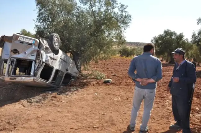 Nizip'te Hafif Ticari Araç Devrildi: 1 Ölü, 1 Yaralı