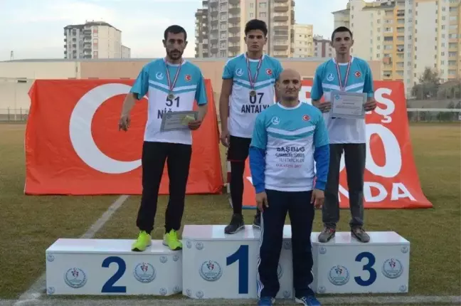 Ülkü Ocakları Kayseri'de Düzenlenen 'Koşu ve Bisiklet' Yarışlarında Derece Yaptı