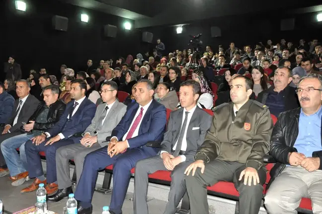 Türk Halk Müziği Korosu Gürün'de Konser Verdi