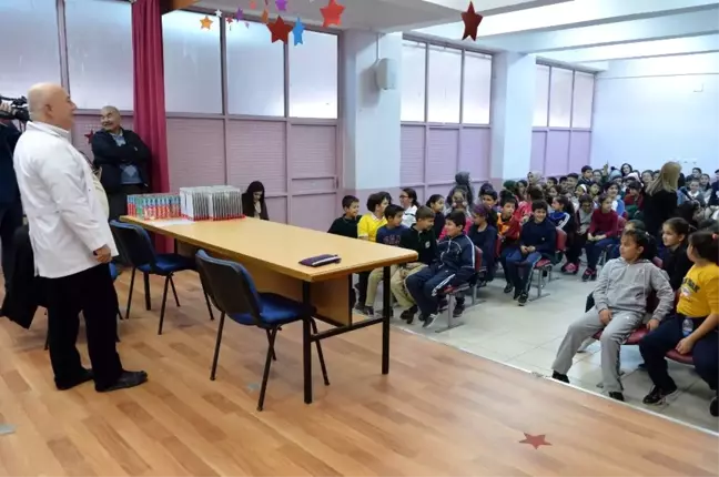 Çocuklar Doğru Diş Fırçalama Yöntemini Öğreniyor
