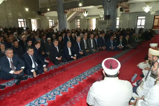 Bakan Aslan ve Fakıbaba Balıklıgöl'ü Gezdi