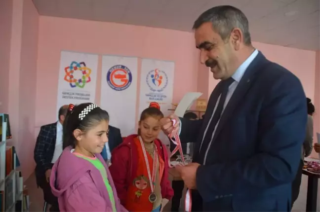 Eleşkirt'te Masa Tenisi Turnuvası Ödül Töreni Yapıldı